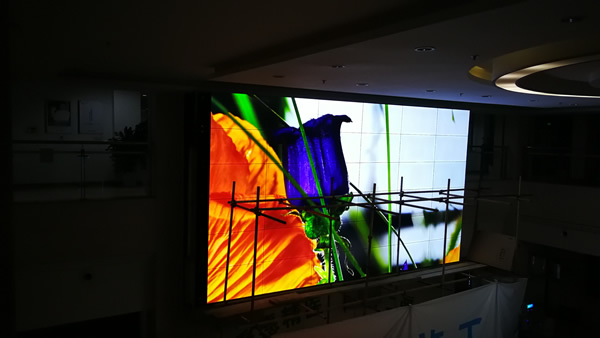 祝賀成都市某醫院6x6液晶拼接屏順利驗收