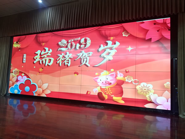 愛普樂液晶拼接屏助力濟南某高校打造高端室內舞臺