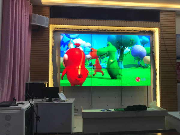 49寸液晶拼接屏助力肇慶市鼎湖區桂城初級中學打造智能會議室